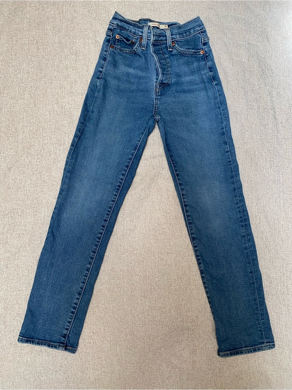 Levi’s Wedgie Straight Jeans - Medium Wash - Size 25 Streetwear back to School